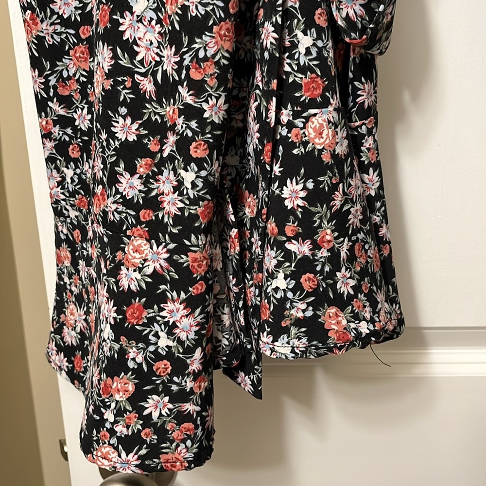 SHEIN Black Floral Wrap Dress - Picture 7 of 12